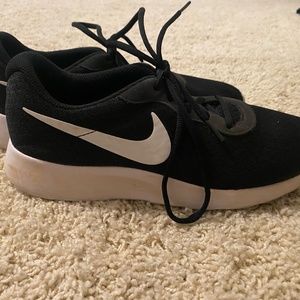 Black Women's NIKE Shoes